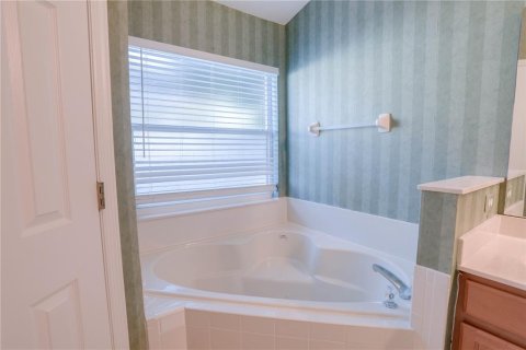 House in Orlando, Florida 3 bedrooms, 190.73 sq.m. № 2402742 - photo 23