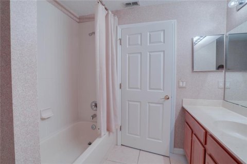 House in Orlando, Florida 3 bedrooms, 190.73 sq.m. № 2402742 - photo 28