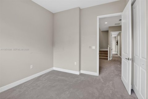 Adosado en venta en Pembroke Pines, Florida, 4 dormitorios, 271.37 m2 № 2006381 - foto 16
