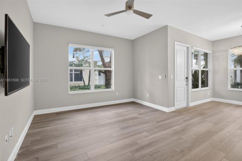 Adosado en venta en Pembroke Pines, Florida, 4 dormitorios, 271.37 m2 № 2006381 - foto 6