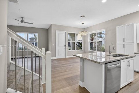 Adosado en venta en Pembroke Pines, Florida, 4 dormitorios, 271.37 m2 № 2006381 - foto 10