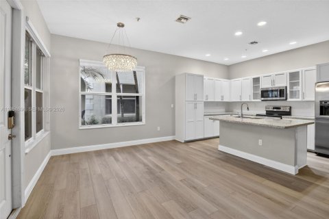 Adosado en venta en Pembroke Pines, Florida, 4 dormitorios, 271.37 m2 № 2006381 - foto 4