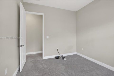 Adosado en venta en Pembroke Pines, Florida, 4 dormitorios, 271.37 m2 № 2006381 - foto 18