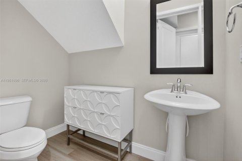 Adosado en venta en Pembroke Pines, Florida, 4 dormitorios, 271.37 m2 № 2006381 - foto 12