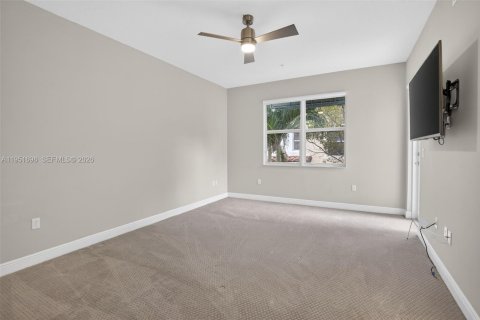 Adosado en venta en Pembroke Pines, Florida, 4 dormitorios, 271.37 m2 № 2006381 - foto 22