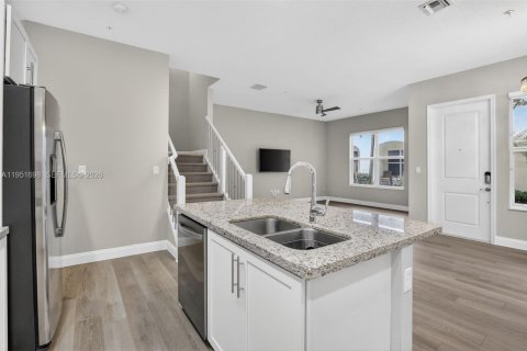 Adosado en venta en Pembroke Pines, Florida, 4 dormitorios, 271.37 m2 № 2006381 - foto 9