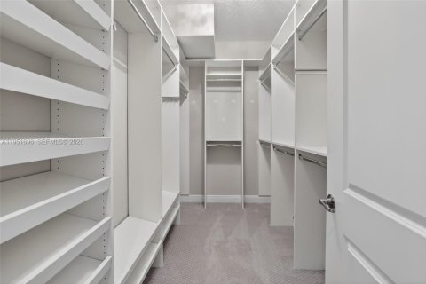 Adosado en venta en Pembroke Pines, Florida, 4 dormitorios, 271.37 m2 № 2006381 - foto 21