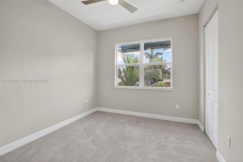 Adosado en venta en Pembroke Pines, Florida, 4 dormitorios, 271.37 m2 № 2006381 - foto 17