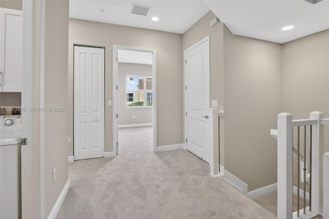Adosado en venta en Pembroke Pines, Florida, 4 dormitorios, 271.37 m2 № 2006381 - foto 13