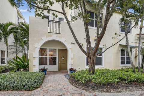 Adosado en Pembroke Pines, Florida 4 dormitorios, 271.37 m2 № 2006381