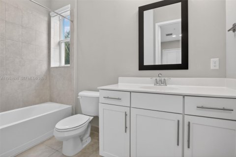 Adosado en venta en Pembroke Pines, Florida, 4 dormitorios, 271.37 m2 № 2006381 - foto 19