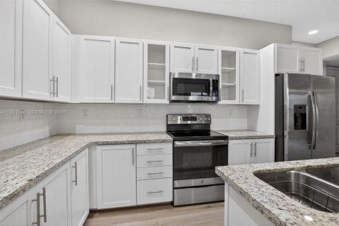 Adosado en venta en Pembroke Pines, Florida, 4 dormitorios, 271.37 m2 № 2006381 - foto 8