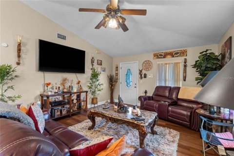 House in New Smyrna Beach, Florida 2 bedrooms, 104.05 sq.m. № 2394121 - photo 5