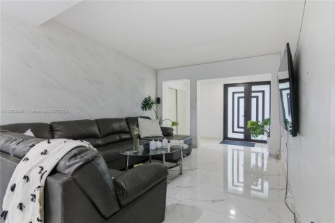 Villa ou maison à vendre à Orlando, Floride: 5 chambres, 187.48 m2 № 1973549 - photo 4