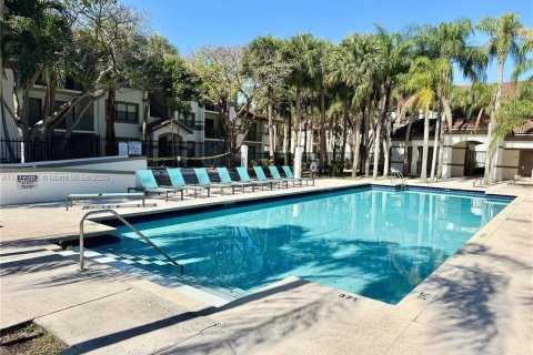 Condominio en venta en Hollywood, Florida, 1 dormitorio, 78.13 m2 № 1946485 - foto 12