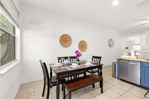 Townhouse in Kissimmee, Florida 3 bedrooms, 110.27 sq.m. № 2314650 - photo 29
