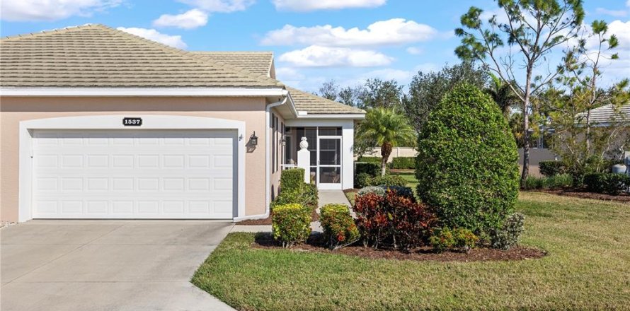 House in Venice, Florida 2 bedrooms, 153.85 sq.m. № 1914355