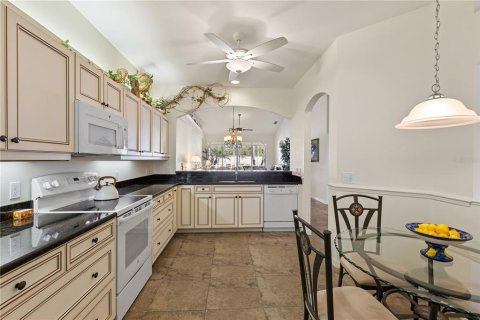 House in Venice, Florida 2 bedrooms, 153.85 sq.m. № 1914355 - photo 5