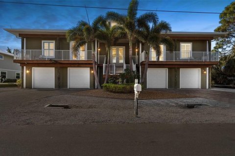 House in Punta Gorda, Florida 3 bedrooms, 283.91 sq.m. № 1521977 - photo 3