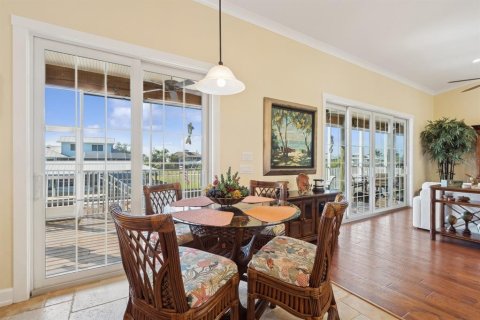 House in Punta Gorda, Florida 3 bedrooms, 283.91 sq.m. № 1521977 - photo 16
