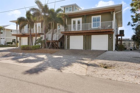 House in Punta Gorda, Florida 3 bedrooms, 283.91 sq.m. № 1521977 - photo 5