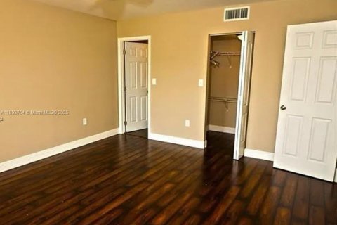 Condominio en venta en Lauderhill, Florida, 1 dormitorio, 77.39 m2 № 2054955 - foto 10