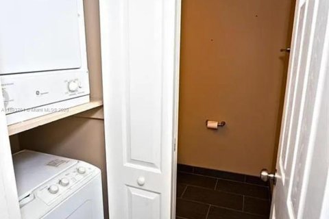 Condominio en venta en Lauderhill, Florida, 1 dormitorio, 77.39 m2 № 2054955 - foto 6