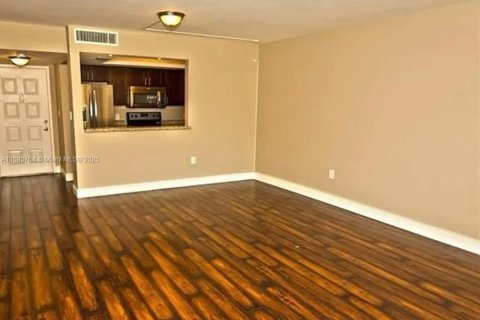 Condominio en venta en Lauderhill, Florida, 1 dormitorio, 77.39 m2 № 2054955 - foto 4