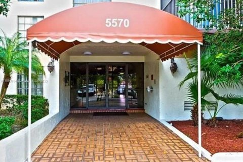 Condominio en venta en Lauderhill, Florida, 1 dormitorio, 77.39 m2 № 2054955 - foto 2