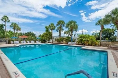 Condominio en venta en Lauderhill, Florida, 1 dormitorio, 77.39 m2 № 2054955 - foto 16