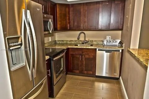 Condominio en venta en Lauderhill, Florida, 1 dormitorio, 77.39 m2 № 2054955 - foto 5