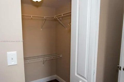 Condominio en venta en Lauderhill, Florida, 1 dormitorio, 77.39 m2 № 2054955 - foto 12