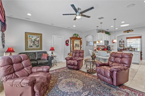 House in DeLand, Florida 4 bedrooms, 173.73 sq.m. № 2400300 - photo 19