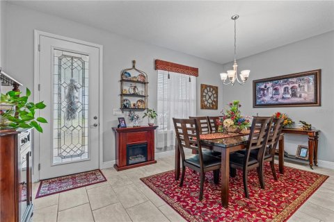 House in DeLand, Florida 4 bedrooms, 173.73 sq.m. № 2400300 - photo 9