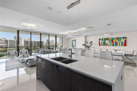 Condo in Aventura, Florida, 4 bedrooms  № 2015633 - photo 23