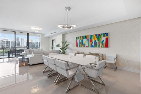Condo in Aventura, Florida, 4 bedrooms  № 2015633 - photo 15