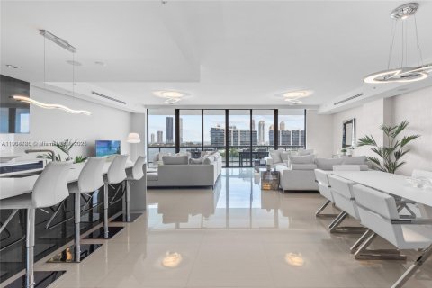 Condo in Aventura, Florida, 4 bedrooms  № 2015633 - photo 21