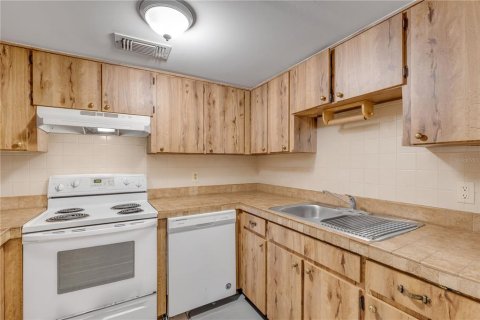 Commercial property in Edgewater, Florida 4 bedrooms, 214.05 sq.m. № 2428963 - photo 3
