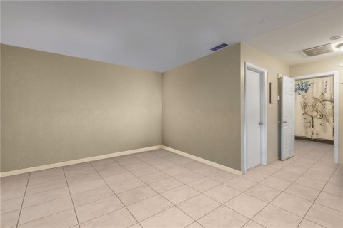 Commercial property in Edgewater, Florida 4 bedrooms, 214.05 sq.m. № 2428963 - photo 2