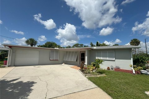 Villa ou maison à vendre à Port Charlotte, Floride: 3 chambres, 144.09 m2 № 1918702 - photo 1