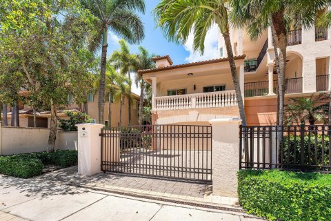 Adosado en Fort Lauderdale, Florida 3 dormitorios, 224.82 m2 № 2175564