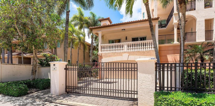 Adosado en Fort Lauderdale, Florida 3 dormitorios, 224.82 m2 № 2175564