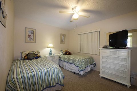 Condo in New Smyrna Beach, Florida, 2 bedrooms  № 2108437 - photo 9
