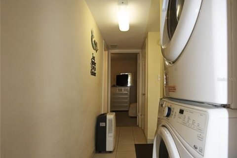 Condo in New Smyrna Beach, Florida, 2 bedrooms  № 2108437 - photo 6