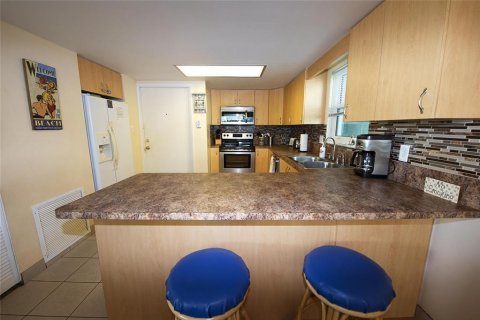Condo in New Smyrna Beach, Florida, 2 bedrooms  № 2108437 - photo 8