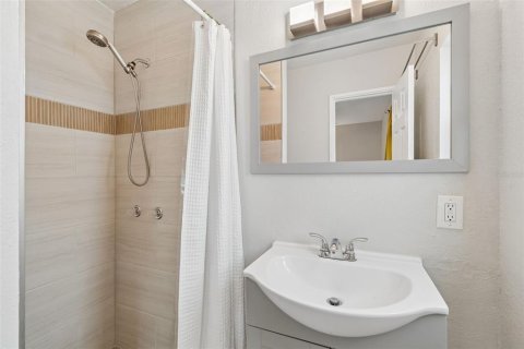 Casa en venta en Tampa, Florida, 4 dormitorios, 109.16 m2 № 2117136 - foto 11