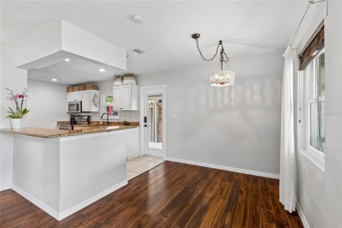 Casa en venta en Tampa, Florida, 4 dormitorios, 109.16 m2 № 2117136 - foto 3