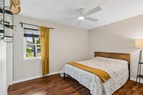 Casa en venta en Tampa, Florida, 4 dormitorios, 109.16 m2 № 2117136 - foto 9