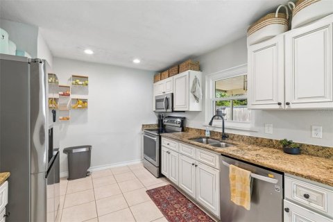 Casa en venta en Tampa, Florida, 4 dormitorios, 109.16 m2 № 2117136 - foto 8