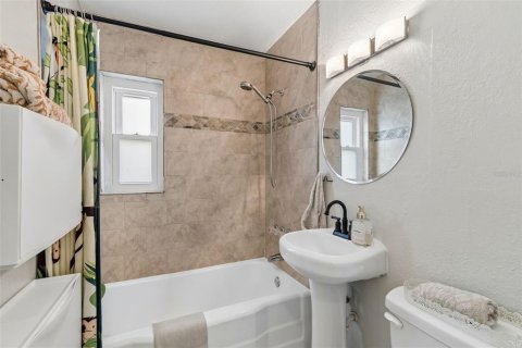 Casa en venta en Tampa, Florida, 4 dormitorios, 109.16 m2 № 2117136 - foto 14